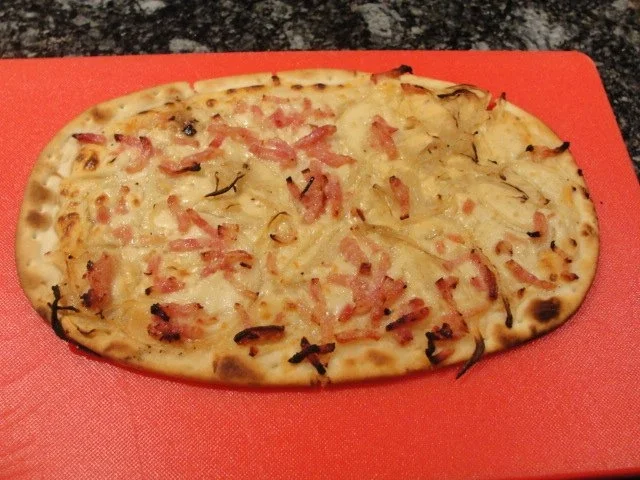 Rezept: Flammkuchen nach elsässer Art Flammkuchen nach elsässer Art - Rezept