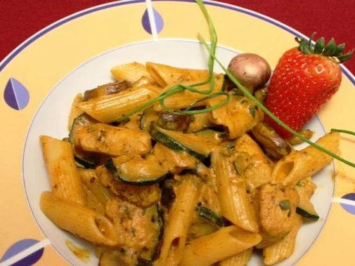 "Penne Honey" - Nudelpfanne mit Hühnchen und Gemüse - Rezept