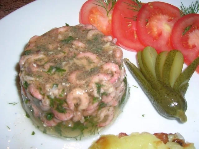 Rezept: Nordsee-Krabbensülze im Glas, mit Senf-Créme-fraiche an Bratkartöffelchen Bild Nr. 2 Nordsee-Krabbensülze im Glas, mit Senf-Créme-fraiche an Bratkartöffelchen - Rezept - Bild Nr. 2