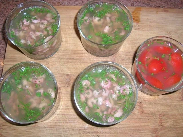 Rezept: Nordsee-Krabbensülze im Glas, mit Senf-Créme-fraiche an Bratkartöffelchen Bild Nr. 12 Nordsee-Krabbensülze im Glas, mit Senf-Créme-fraiche an Bratkartöffelchen - Rezept - Bild Nr. 12