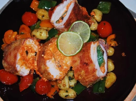 Gefülltes Saltimbocca von der Roasterbrust mit Kräuter-Gnocci-Ratatouille - Rezept - Bild Nr. 9