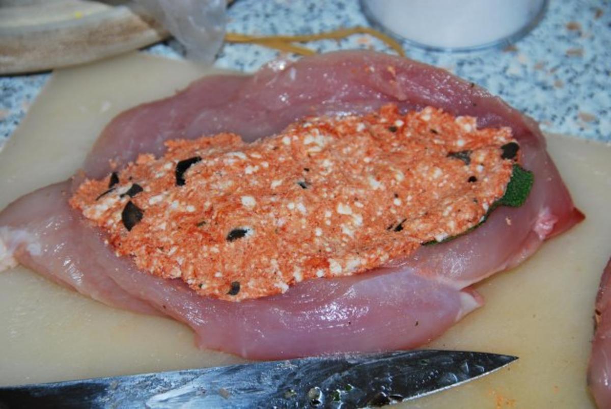 Gefülltes Saltimbocca von der Roasterbrust mit Kräuter-Gnocci-Ratatouille - Rezept - Bild Nr. 5