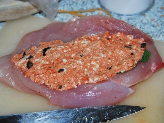 Gefülltes Saltimbocca von der Roasterbrust mit Kräuter-Gnocci-Ratatouille - Rezept - Bild Nr. 5