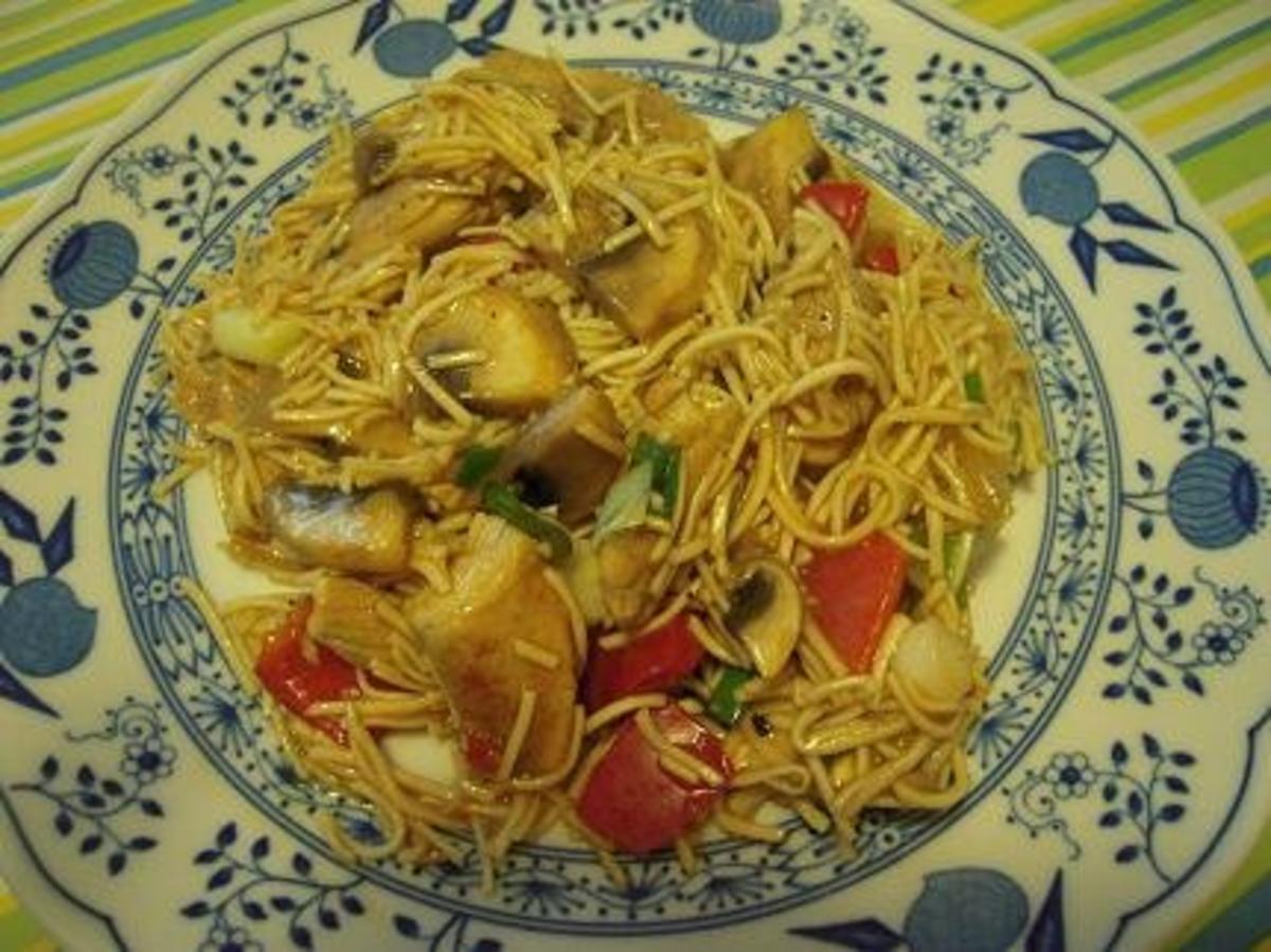 Bilder für Putengulasch mit WOK-Nudeln - Rezept