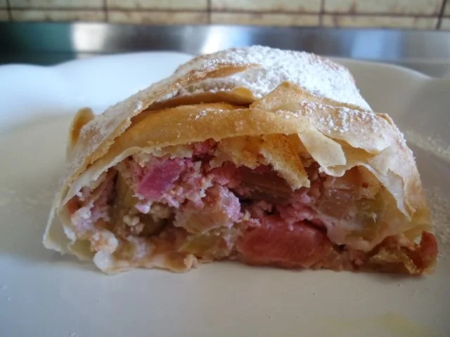 Rhabarber - Strudel - Rezept - Bild Nr. 2