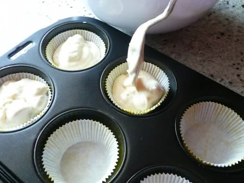 Rezept: Rhabarbermuffins Bild Nr. 4 Rhabarbermuffins - Rezept - Bild Nr. 4