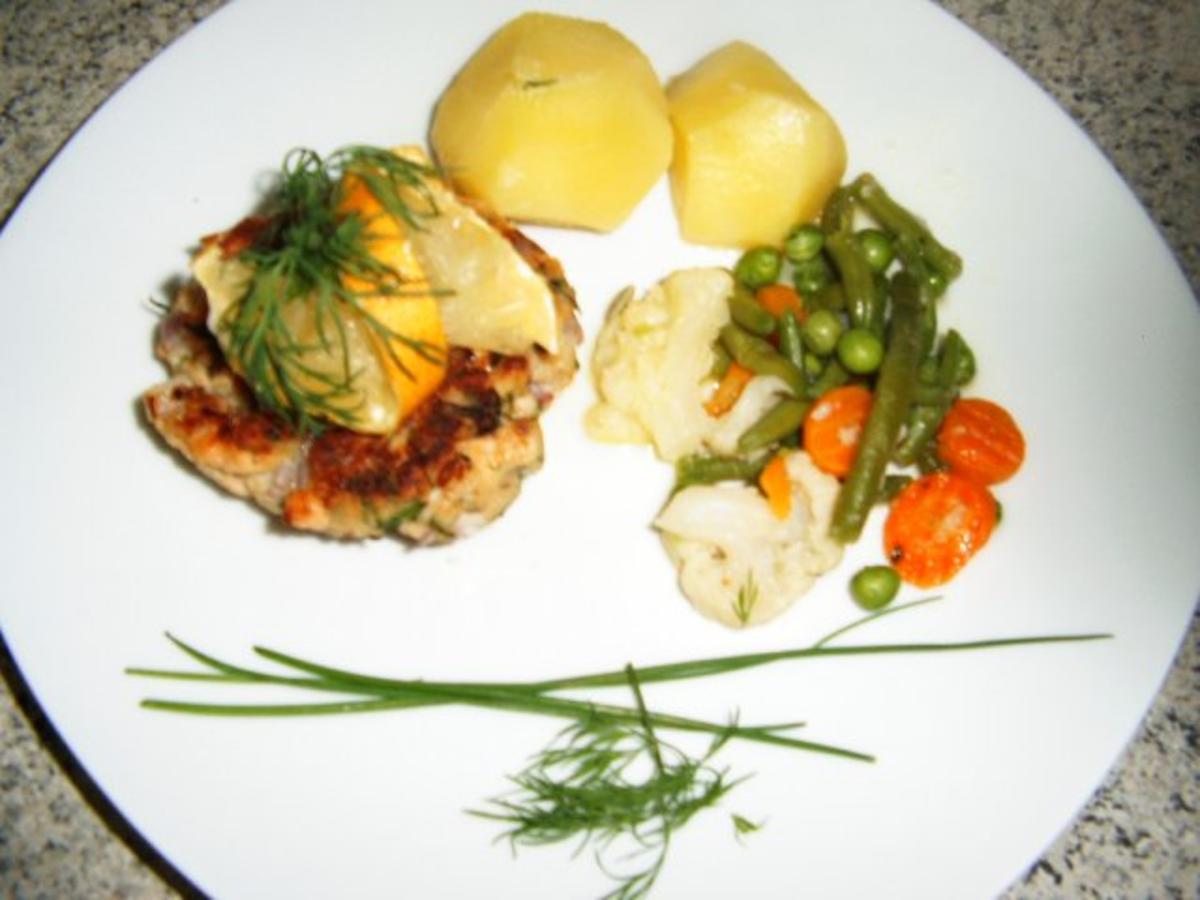 Fischfrikadelle mit Fischfilet frisch und Lachsfilet - Rezept mit Bild ...