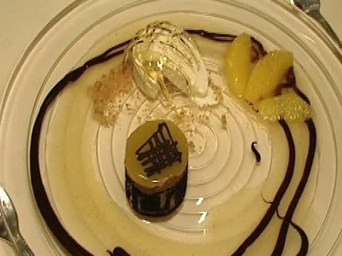 Orangen-Spekulatiustörtchen mit weißem Schokoeis und marinierten Orangenfilets - Rezept