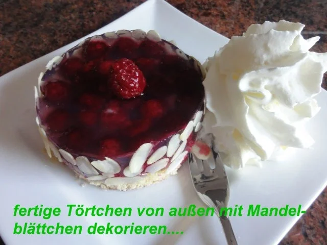 Biskuit:   HIMBEER + MANDARINEN TÖRTCHEN - Rezept - Bild Nr. 4