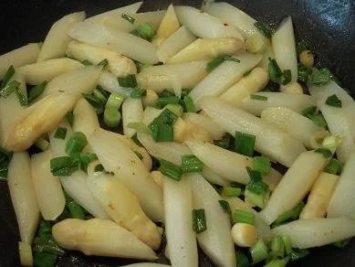 Rezept: Spargel-Geflügelsalat mit Vinaigrette Bild Nr. 3 Spargel-Geflügelsalat mit Vinaigrette - Rezept - Bild Nr. 3