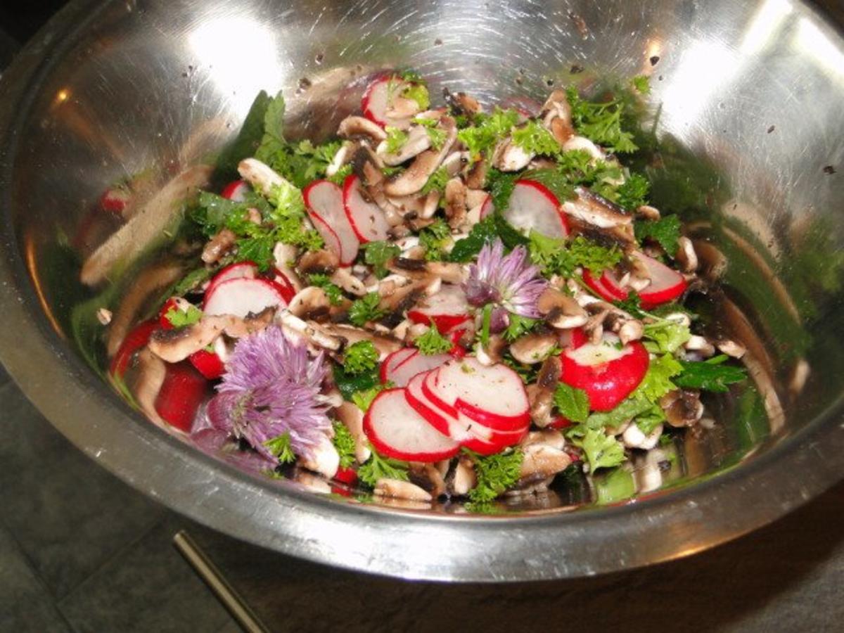 Pilzsalat mit Radieschen (so einfach, so lecker, so gut) (Fotos, aber wo sind die??) - Rezept - Bild Nr. 4