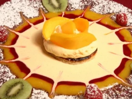 Pflaumenwein-Törtchen mit Mango und Soßenvariation - Rezept
