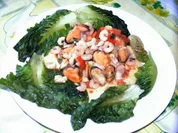 Meeresfrüchte auf Pfannkuchen mit Salatherzen - Rezept