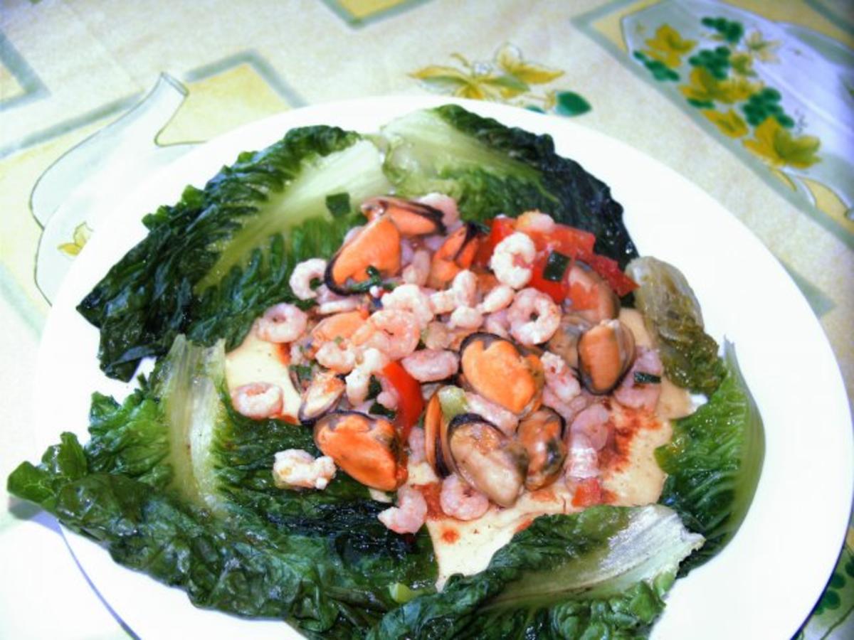 Meeresfrüchte auf Pfannkuchen mit Salatherzen - Rezept - Bild Nr. 2