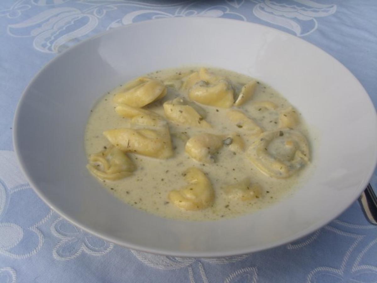 Tortellini in Weisswein und Blauschimmelkäse - Rezept