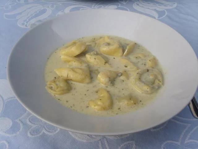 Rezept: Tortellini in Weisswein und Blauschimmelkäse Tortellini in Weisswein und Blauschimmelkäse - Rezept