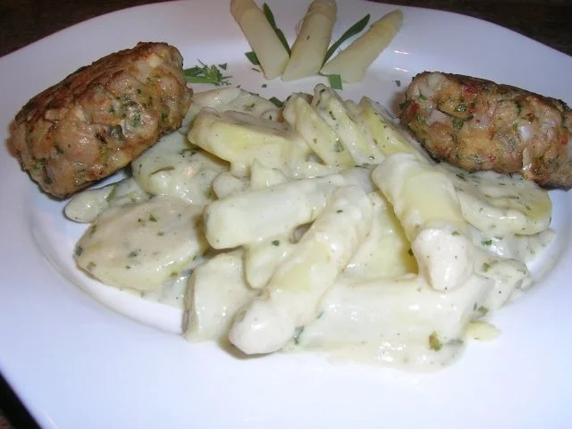 Rezept: Thunfischbuletten mit Spargelragout Bild Nr. 3 Thunfischbuletten mit Spargelragout - Rezept - Bild Nr. 3