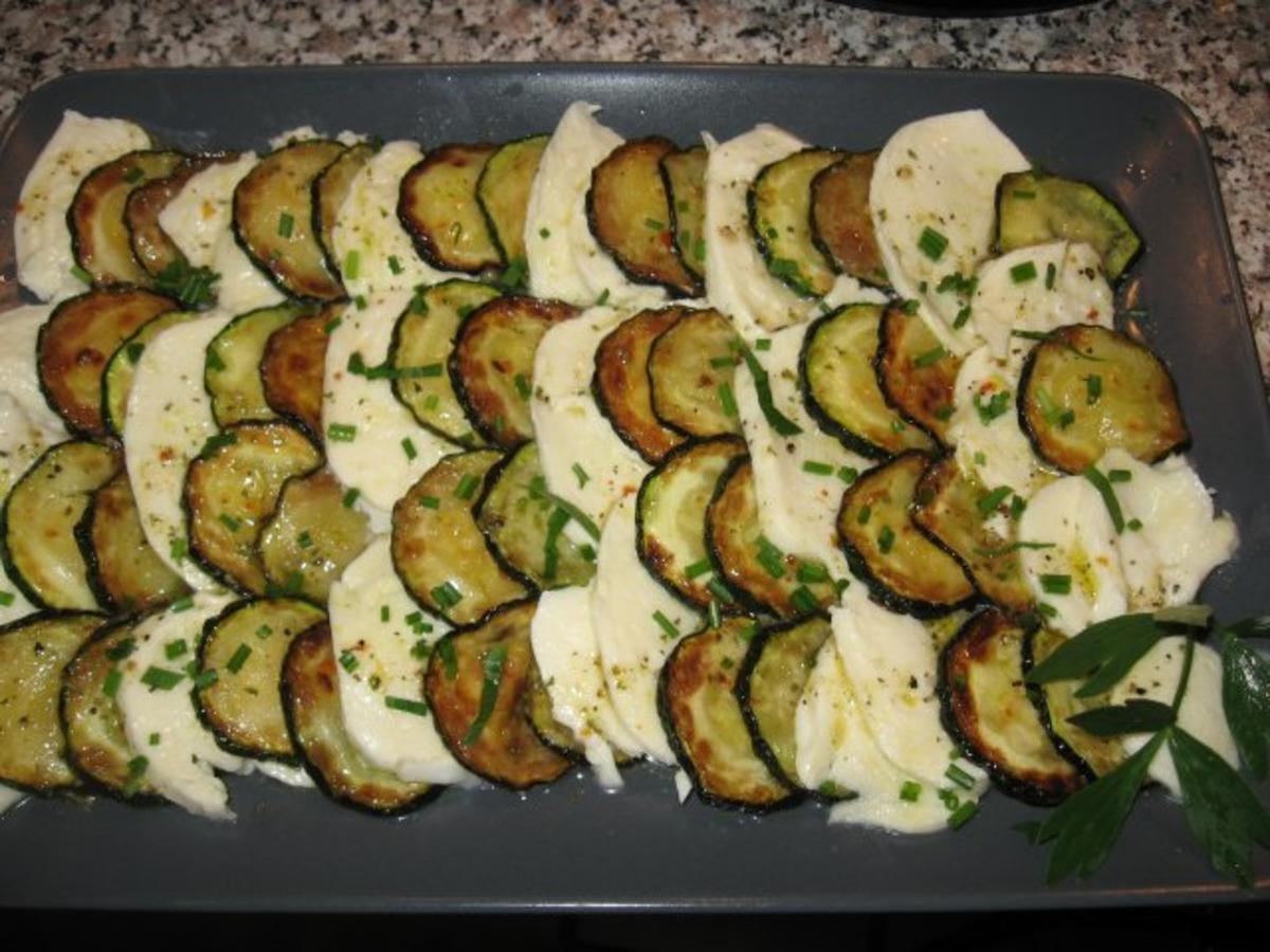 Zucchini-Mozzarella-Salat - Rezept - Bild Nr. 2