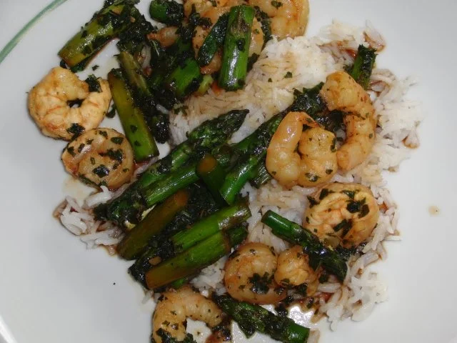 Gemüse : Spargel im Wok, ein fantastisches Grün mit Garnelen - Rezept - Bild Nr. 3