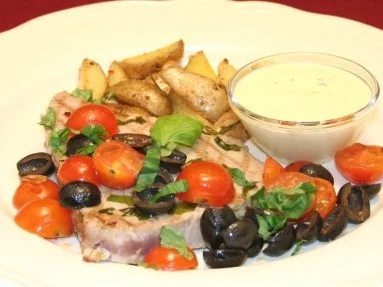 Tunfischsteak auf italienische Art mit Rosmarin-Kartoffelecken - Rezept