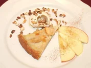 Omas Apfeltarte mit karamellisierten Nüssen - Rezept