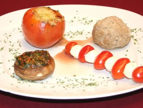 Rezept: Gefüllte Tomaten, Champignons und Königsberger Klopse Gefüllte Tomaten, Champignons und Königsberger Klopse - Rezept