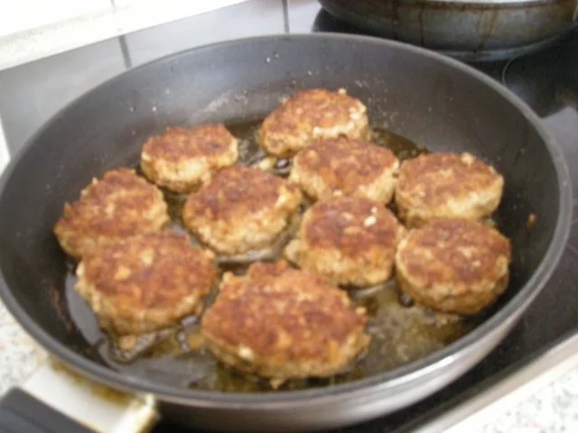 Frikadellen mit Championgemüse und Sesam - Rezept - Bild Nr. 2