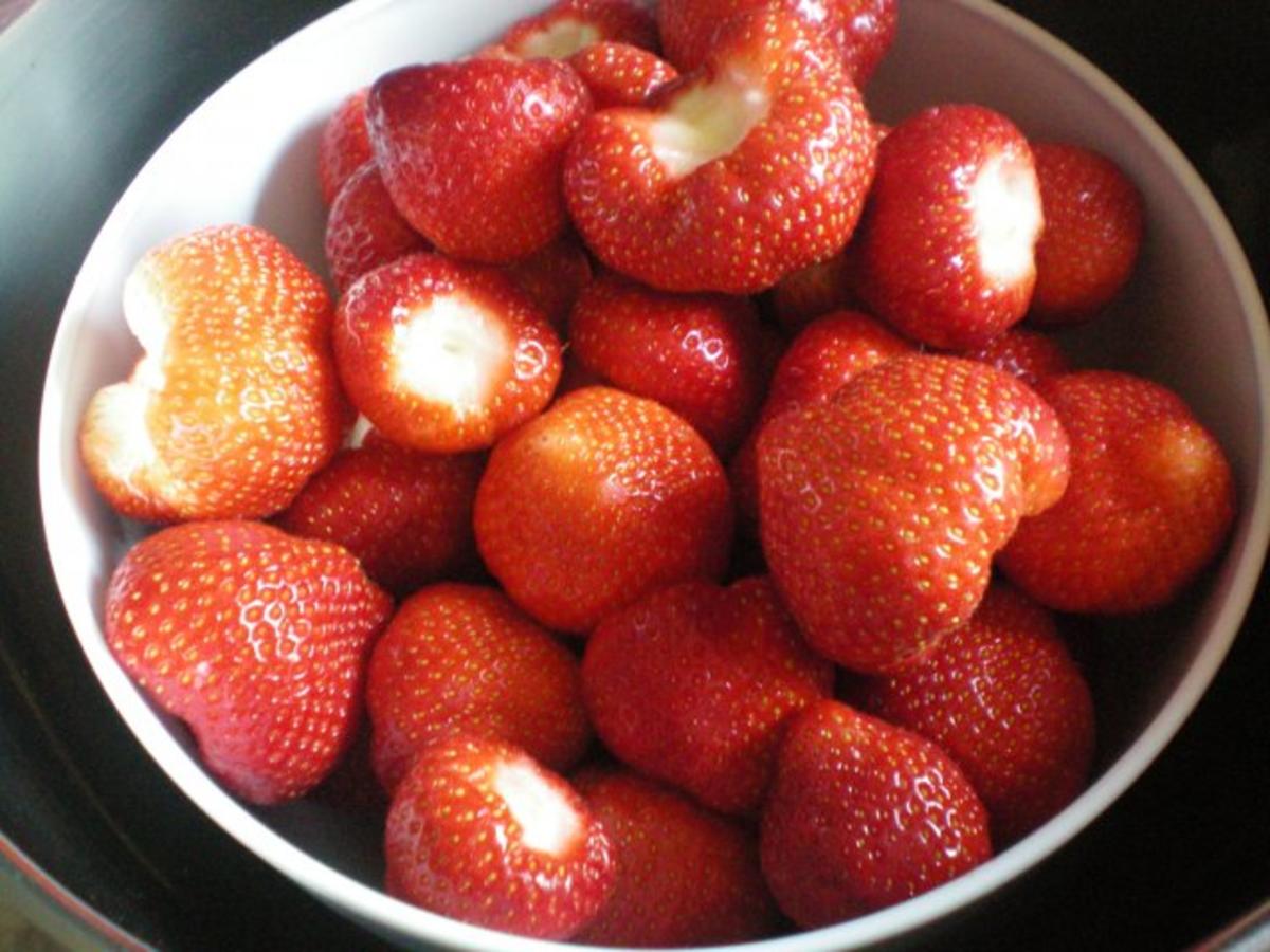 Meine Erdbeer-Holunderblüten-Marmelade - Rezept - Bild Nr. 2