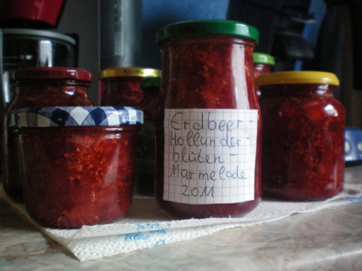 Meine Erdbeer-Holunderblüten-Marmelade - Rezept - kochbar.de