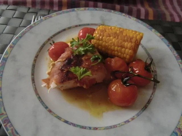 Hähnchenbrust gefüllt, an gebratenen Maiskolben und Tomätchen - Rezept - Bild Nr. 8
