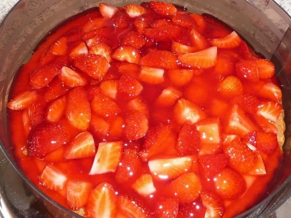 Rezept: Kuchen: Erdbeertorte Bild Nr. 4 Kuchen: Erdbeertorte - Rezept - Bild Nr. 4