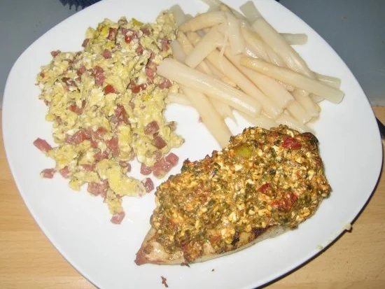 Rezept: Mariniertes Hähnchen mit Rüherei und Schinken Mariniertes Hähnchen mit Rüherei und Schinken - Rezept