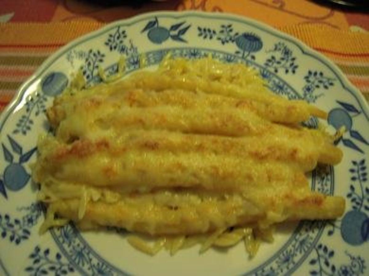 Spargel auf Putenschnitzel mit Käse überbacken - Rezept