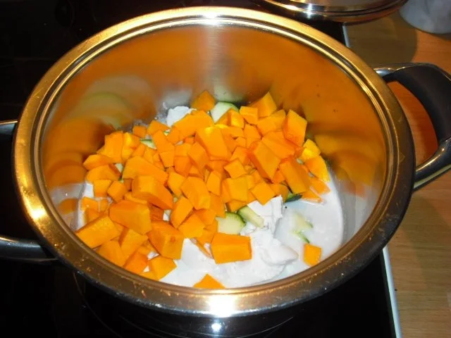 Rezept: Kokos - Kürbis - Koriander - Süppchen Bild Nr. 2 Kokos - Kürbis - Koriander - Süppchen - Rezept - Bild Nr. 2