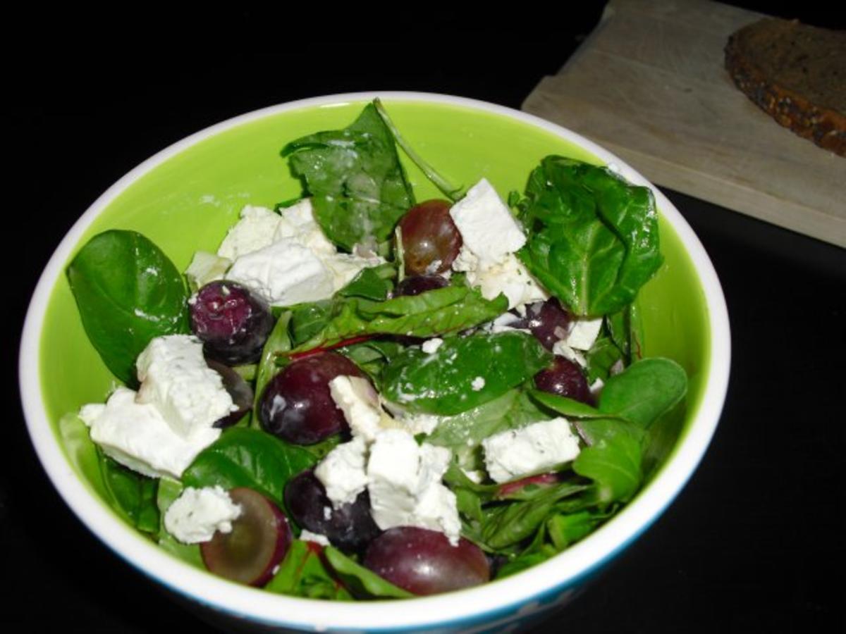 Salat mit Ziegenkäse und Trauben - Rezept - Bild Nr. 3