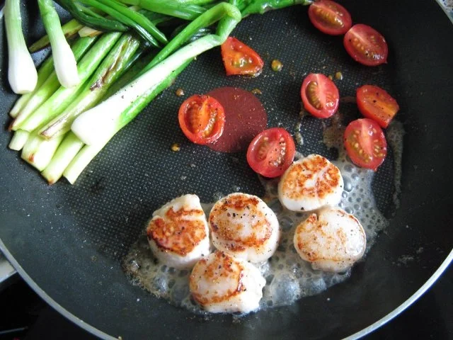 Rezept: Gebratener Spargel, grün mit Jakobsmuscheln Bild Nr. 6 Gebratener Spargel, grün mit Jakobsmuscheln - Rezept - Bild Nr. 6