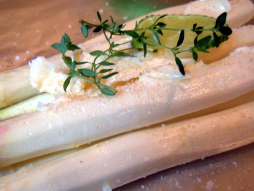 Thymian-Spargel mit Limetten-Honig-Ingwer-Sauce - Rezept - kochbar.de