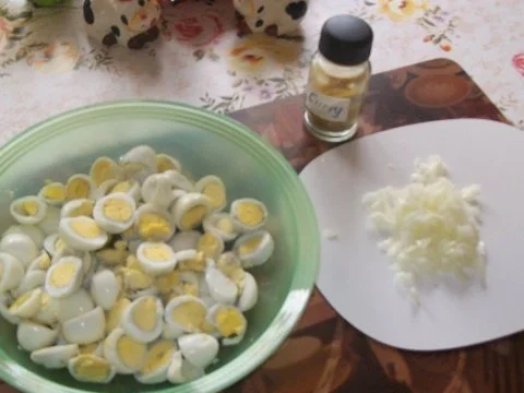 Wachteleier-Salat mit gerösteten Brötchen - Rezept - Bild Nr. 4