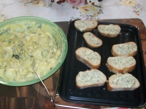 Wachteleier-Salat mit gerösteten Brötchen - Rezept - Bild Nr. 3