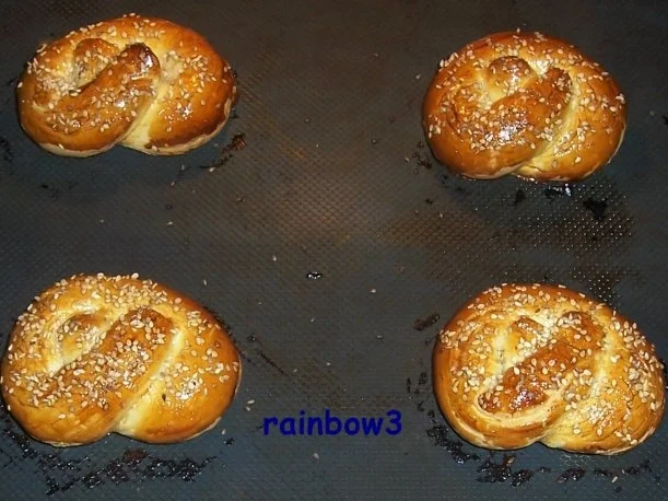 Backen: Sesam-Brezeln - Rezept