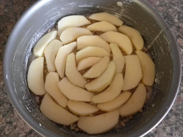 Kleiner Apfel - Nuss - Kuchen ... verkehrtrum ... - Rezept - Bild Nr. 3