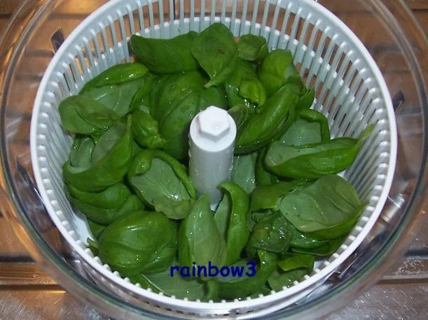 Rezept: Gewürz: Basilikum-Kräuteröl Bild Nr. 2 Gewürz: Basilikum-Kräuteröl - Rezept - Bild Nr. 2