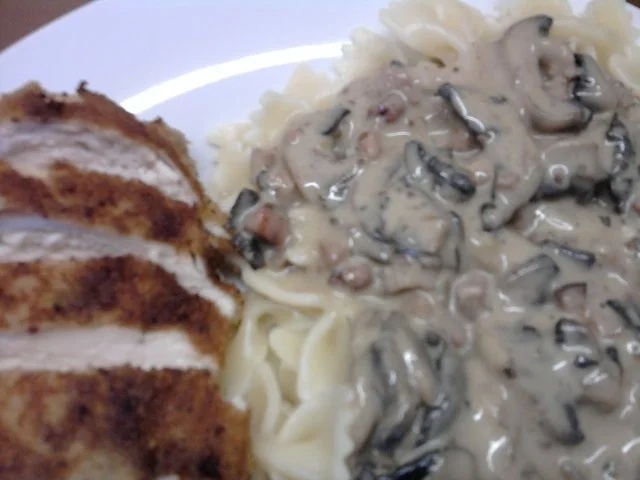 Hähnchenbrustfilet mit Champignon-Weisswein-Sosse - Rezept