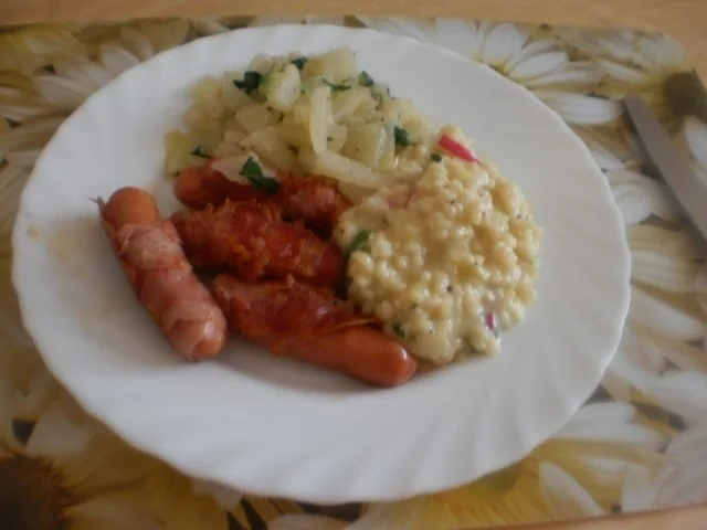 Rezept: Berner Würstchen an Reis und Kohlrabigemüse Berner Würstchen an Reis und Kohlrabigemüse - Rezept