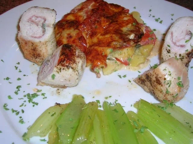 Puten Saltimbocca mit Kartoffel-Tomaten-Gratin - Rezept