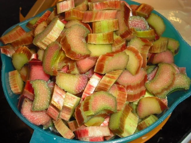 Rezept: Rhabarber-Quarkkuchen mit Mandelbaiser Bild Nr. 6 Rhabarber-Quarkkuchen mit Mandelbaiser - Rezept - Bild Nr. 6