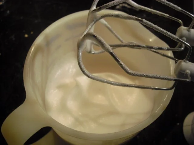 Rezept: Rhabarber-Quarkkuchen mit Mandelbaiser Bild Nr. 7 Rhabarber-Quarkkuchen mit Mandelbaiser - Rezept - Bild Nr. 7