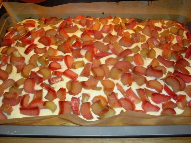 Rezept: Rhabarber-Quarkkuchen mit Mandelbaiser Bild Nr. 8 Rhabarber-Quarkkuchen mit Mandelbaiser - Rezept - Bild Nr. 8