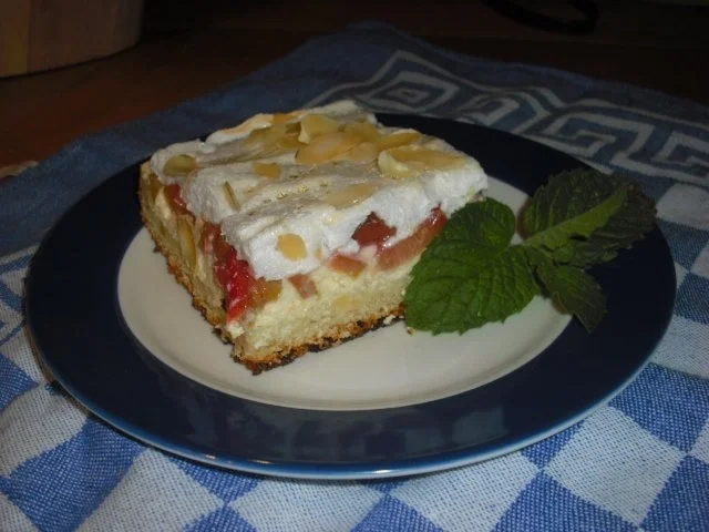 Rezept: Rhabarber-Quarkkuchen mit Mandelbaiser Bild Nr. 12 Rhabarber-Quarkkuchen mit Mandelbaiser - Rezept - Bild Nr. 12