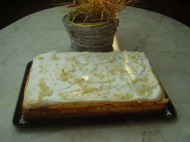 Rezept: Rhabarber-Quarkkuchen mit Mandelbaiser Bild Nr. 2 Rhabarber-Quarkkuchen mit Mandelbaiser - Rezept - Bild Nr. 2